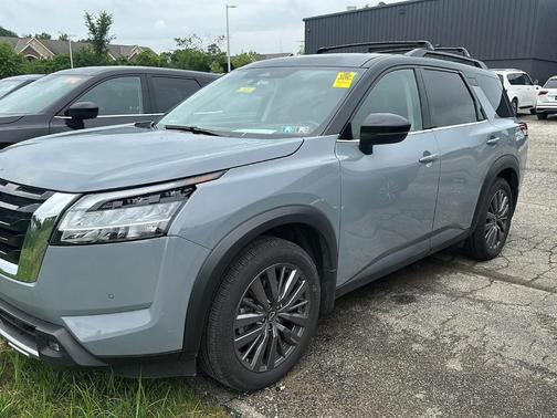 2022 Nissan Pathfinder SL