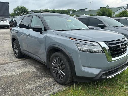 2022 Nissan Pathfinder SL