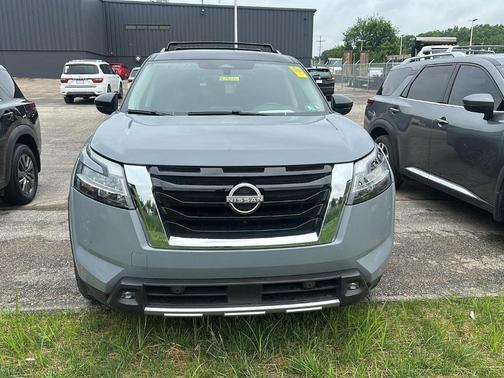 2022 Nissan Pathfinder SL