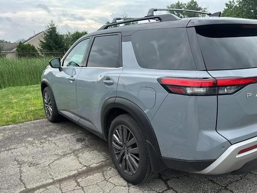 2022 Nissan Pathfinder SL