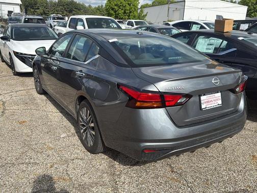 Gun Metallic 2023 Nissan Altima 2.5 SV