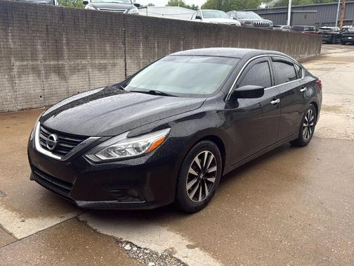Super Black 2018 Nissan Altima 2.5 SV