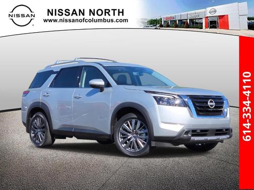 2025 Nissan Pathfinder SL