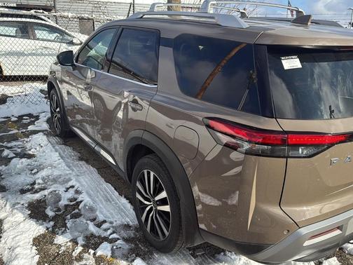 2024 Nissan Pathfinder Platinum