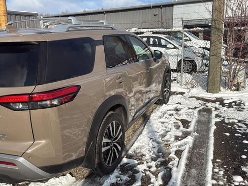 2024 Nissan Pathfinder Platinum