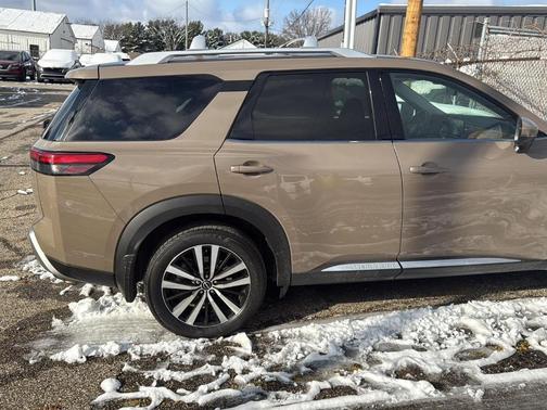2024 Nissan Pathfinder Platinum