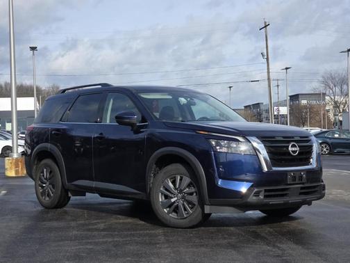 2024 Nissan Pathfinder SV