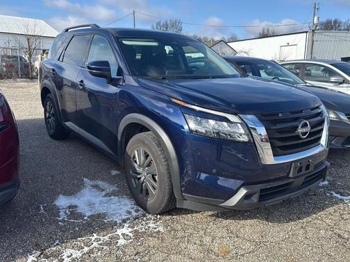 2024 Nissan Pathfinder SV