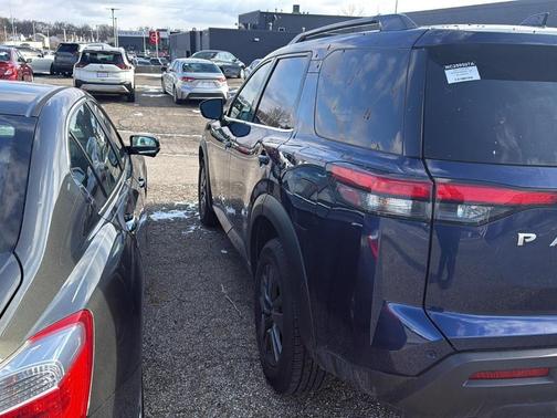 2024 Nissan Pathfinder SV