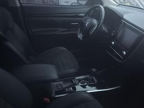 2020 Mitsubishi Outlander SE