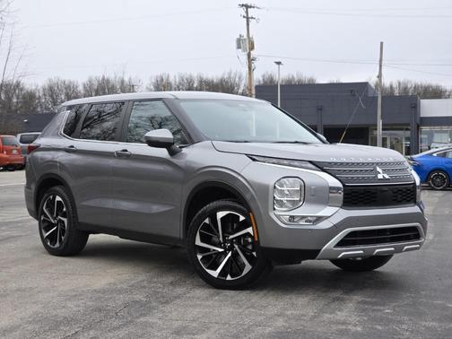 2023 Mitsubishi Outlander SE