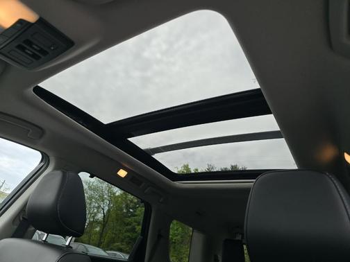 Black 2024 Nissan Pathfinder SL