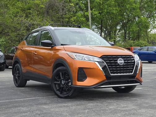Monarch Orange / Super Black 2023 Nissan Kicks SV