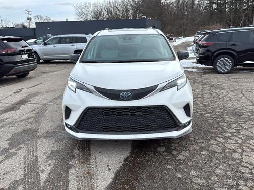 2021 Toyota Sienna XSE 7 Passenger