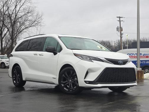 2021 Toyota Sienna XSE 7 Passenger