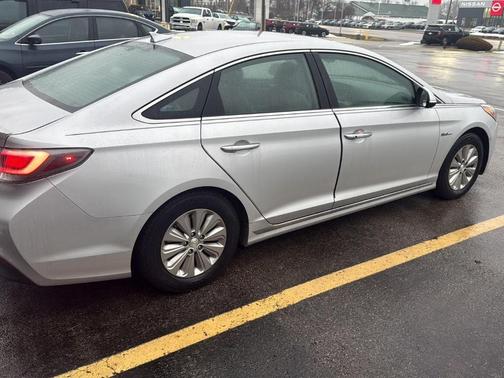 2016 Hyundai SONATA Hybrid SE