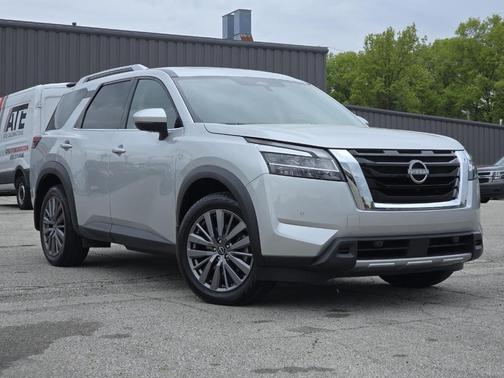 Brilliant Silver Metallic 2023 Nissan Pathfinder SL