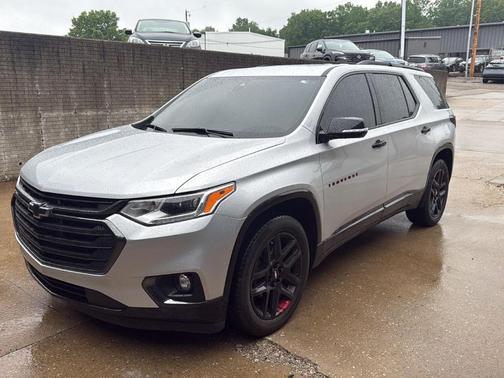 Silver Ice Metallic 2019 Chevrolet Traverse Premier