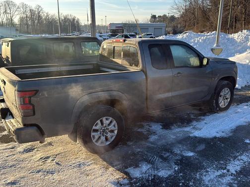 2024 Nissan Frontier SV