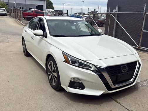 White 2020 Nissan Altima 2.5 SL