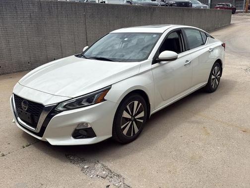 White 2020 Nissan Altima 2.5 SL