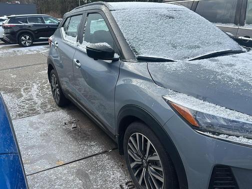 2021 Nissan Kicks SR