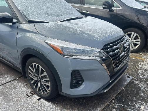 2021 Nissan Kicks SR