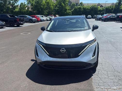 2 Tone Silver / Black Roof 2023 Nissan ARIYA ENGAGE
