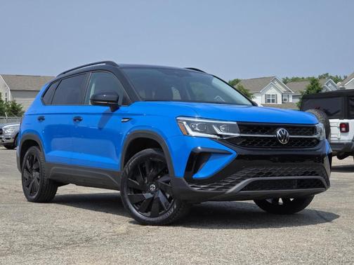 2024 Volkswagen Taos 1.5T SE Black