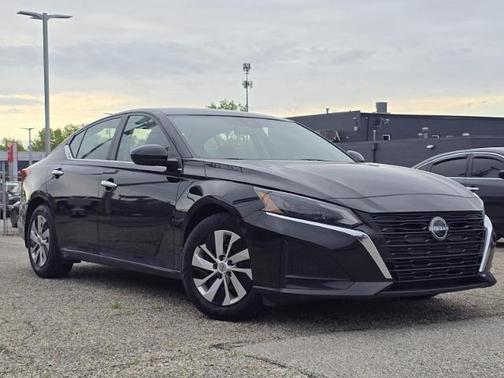 Black 2023 Nissan Altima 2.5 S