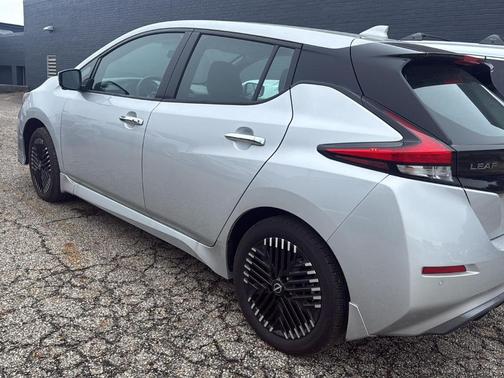 Brilliant Silver Metallic 2024 Nissan Leaf SV PLUS