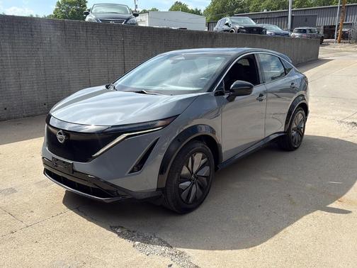 2 Tone Gray / Black Roof 2023 Nissan ARIYA VENTURE+