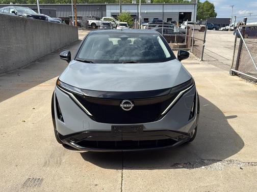 2 Tone Gray / Black Roof 2023 Nissan ARIYA VENTURE+