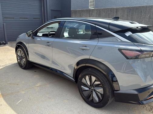 2 Tone Gray / Black Roof 2023 Nissan ARIYA VENTURE+
