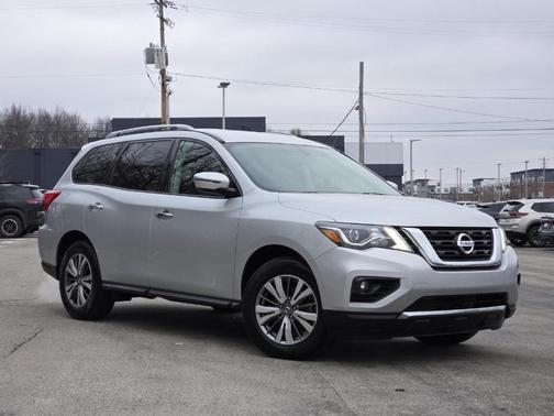 2019 Nissan Pathfinder SV