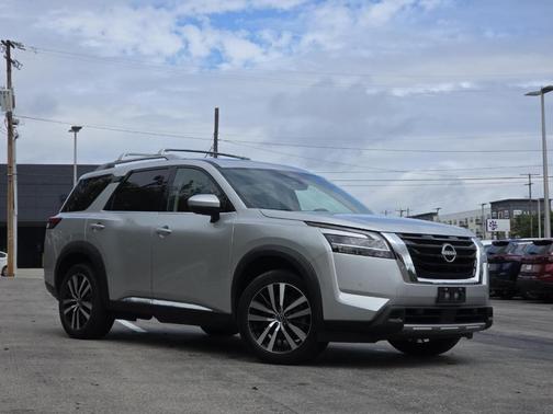 2023 Nissan Pathfinder Platinum