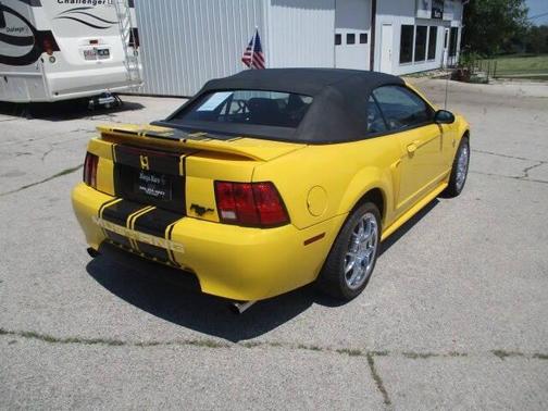 1999 Ford Mustang Base