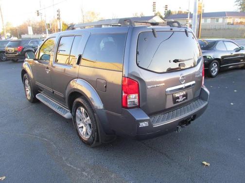 2010 Nissan Pathfinder SE