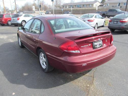2005 Ford Taurus SE 4dr Sedan