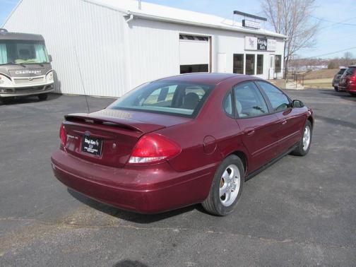 2005 Ford Taurus SE 4dr Sedan