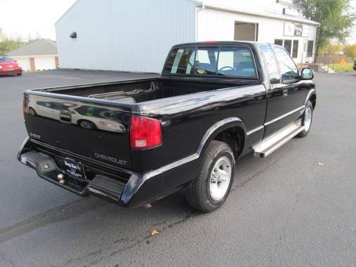 1997 Chevrolet S-10 Base