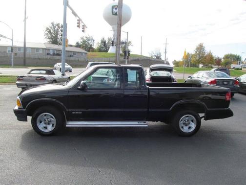 1997 Chevrolet S-10 Base