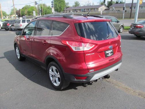 RED 2013 Ford Escape SE