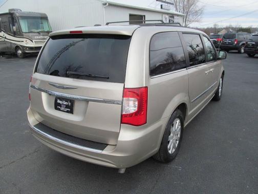 2013 Chrysler Town & Country Touring