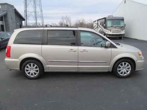 2013 Chrysler Town & Country Touring
