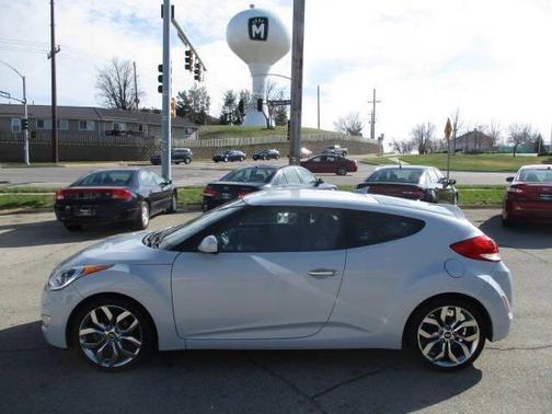 2015 Hyundai Veloster RE:FLEX w/Black