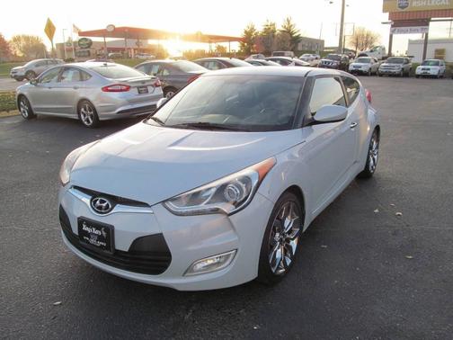 2015 Hyundai Veloster RE:FLEX w/Black
