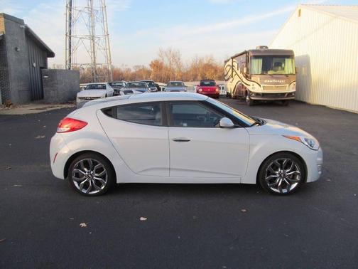 2015 Hyundai Veloster RE:FLEX w/Black