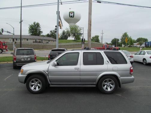 SILVER 2004 Nissan Pathfinder LE Platinum