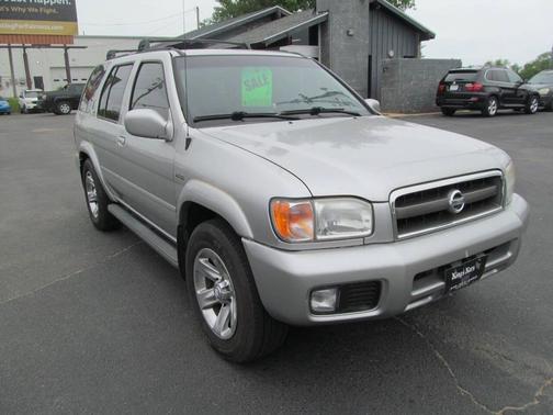 SILVER 2004 Nissan Pathfinder LE Platinum